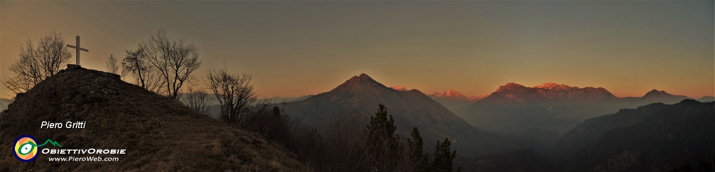 69 Monte Corno (1030 m) nei colori del tramonto .jpg